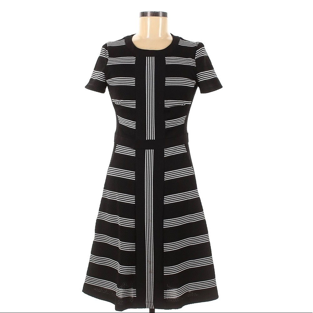 New Maggy London a line black white pattern dress 4 short sleeve fitted